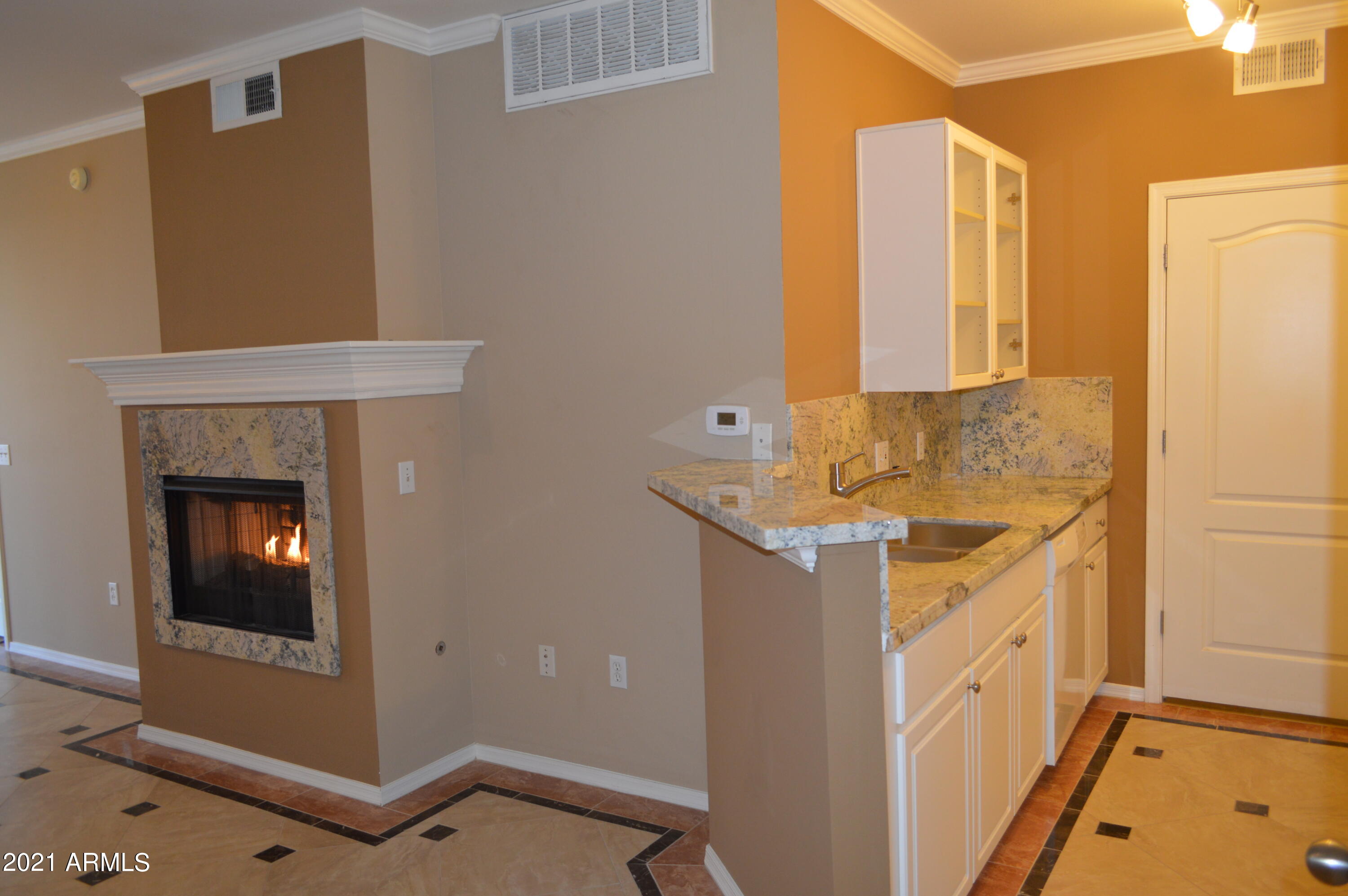 1701 E COLTER Street 473