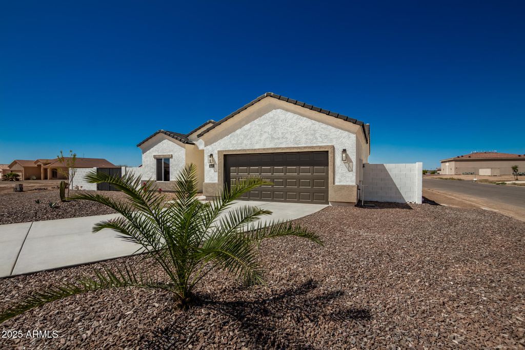 Photo of 15220 S Diablo Road, Arizona City, AZ 85123 (MLS # 6942850)