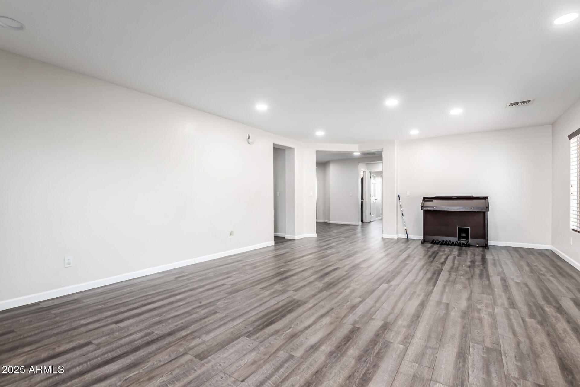 466 N 10TH Place