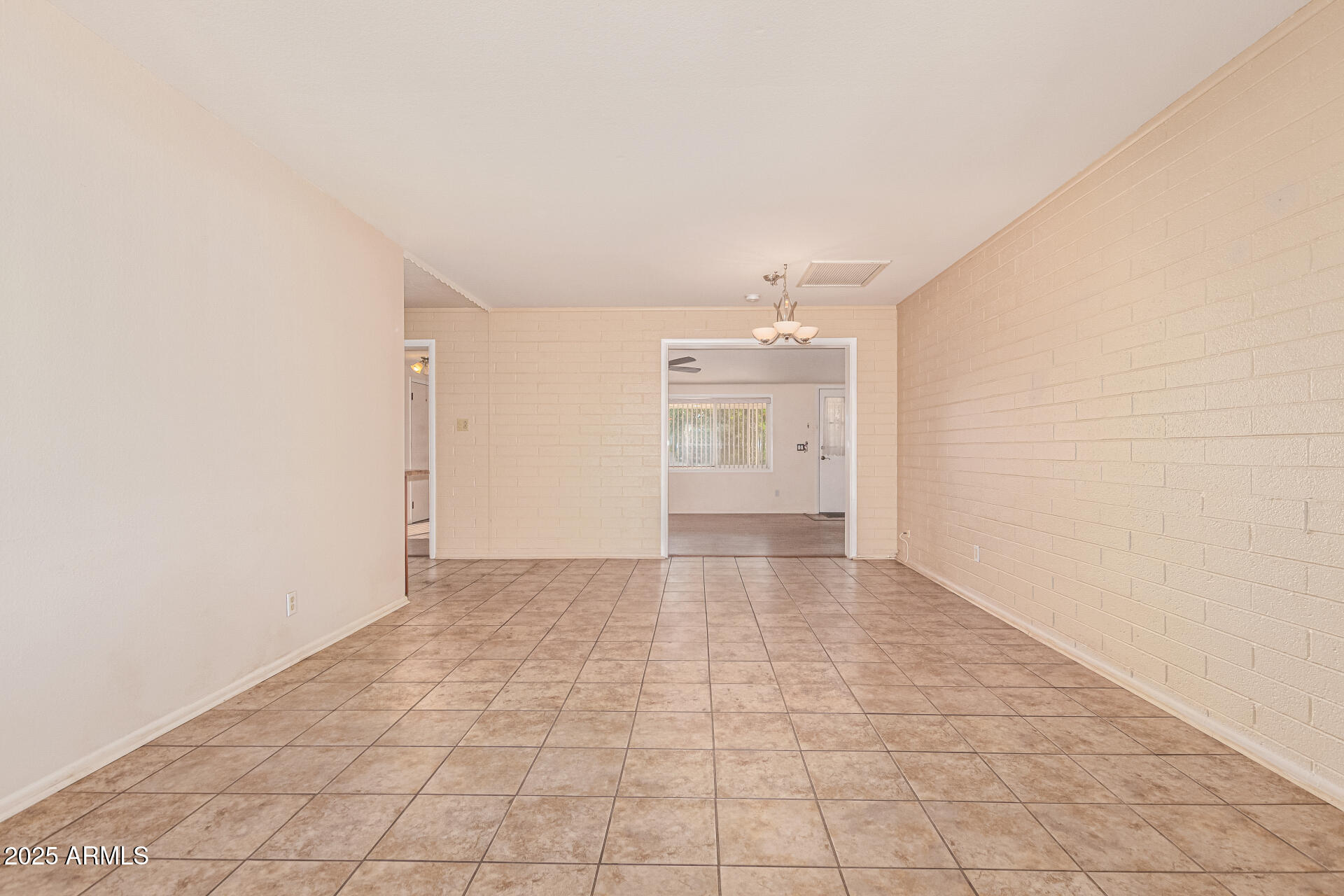 11811 N DESERT HILLS Drive W