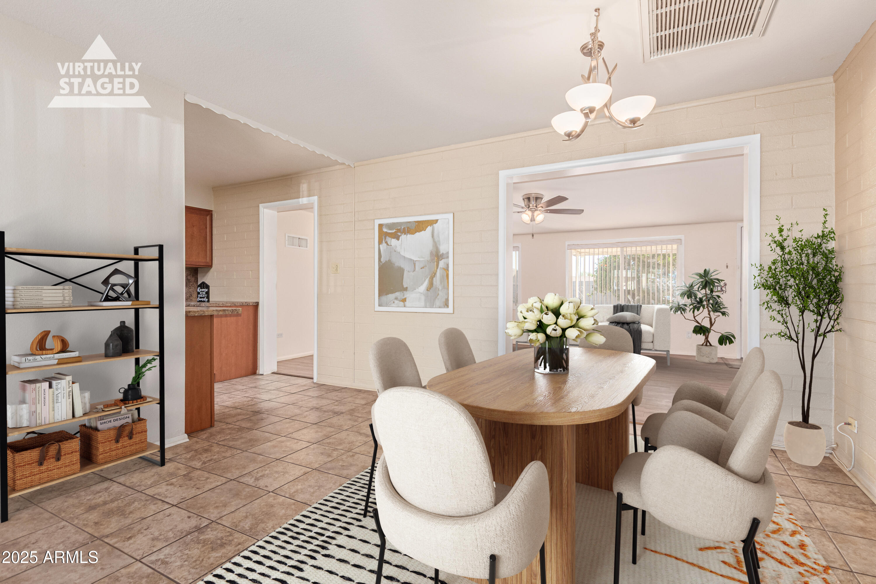 11811 N DESERT HILLS Drive W