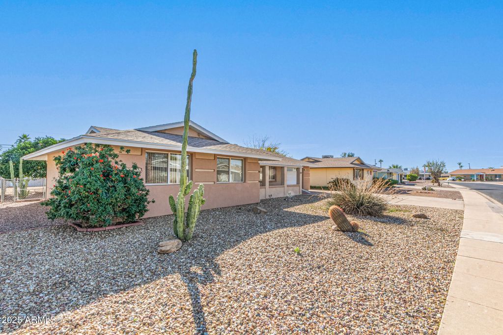 Photo of 11811 N Desert Hills Drive W, Sun City, AZ 85351 (MLS # 6960856)
