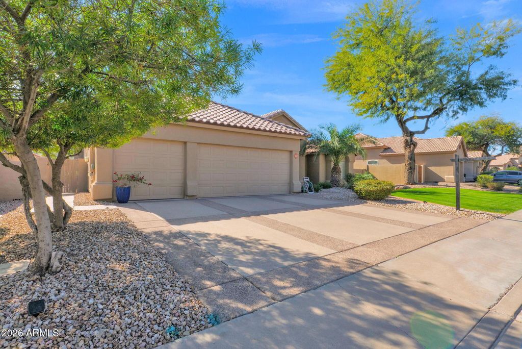 Photo of 2443 E Goldenrod Street, Phoenix, AZ 85048 (MLS # 6974120)