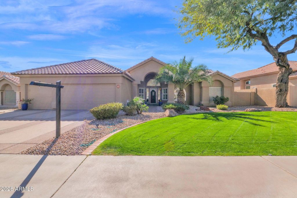 Photo of 2443 E Goldenrod Street, Phoenix, AZ 85048 (MLS # 6974120)