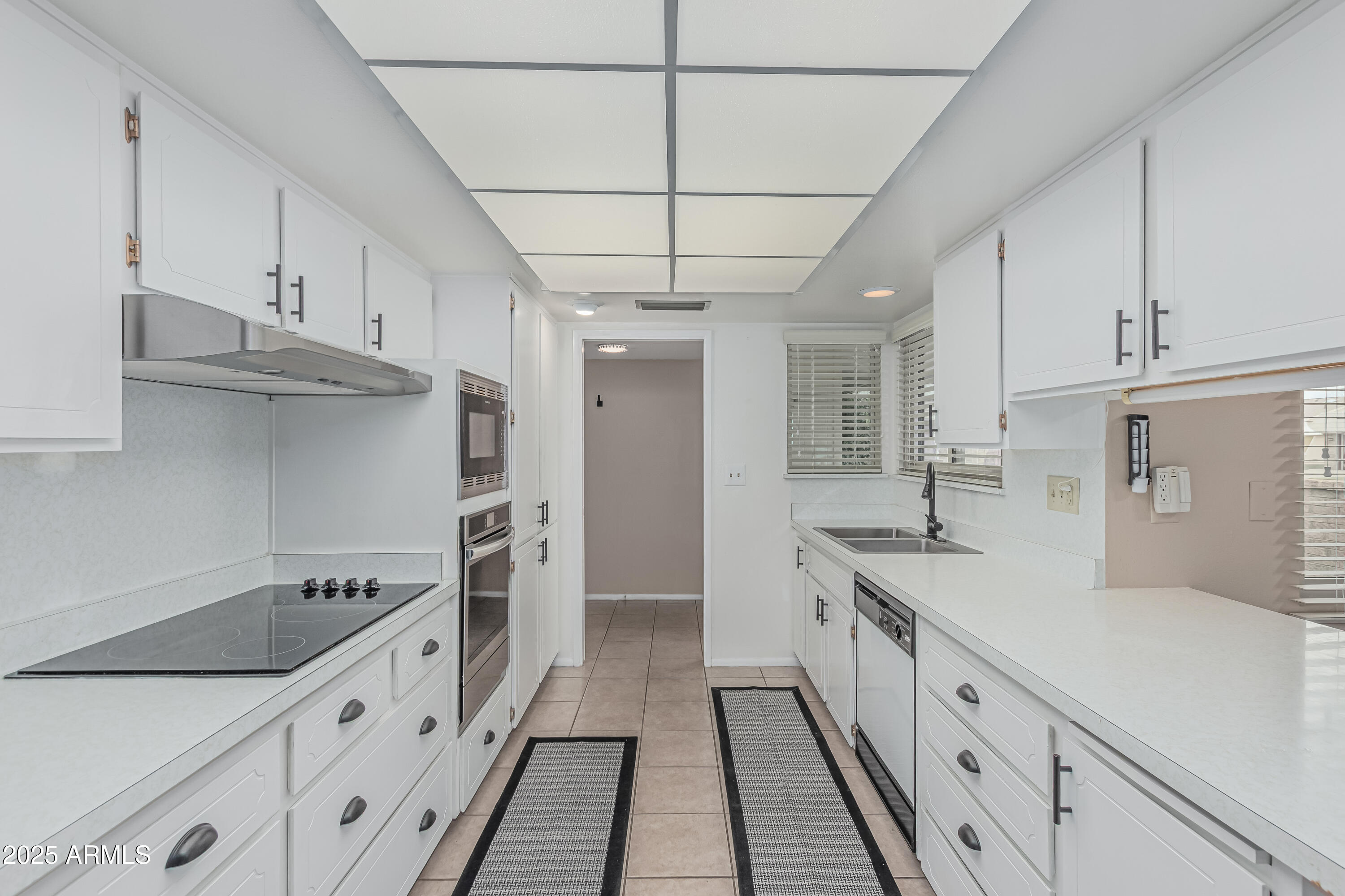 9606 W LONG HILLS Drive