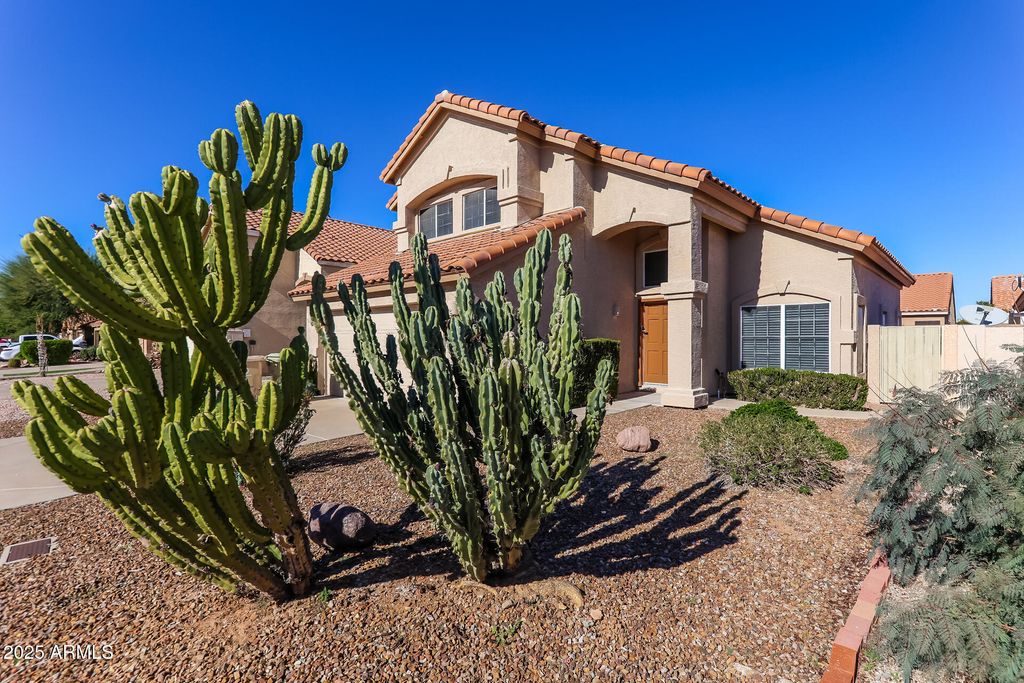 Photo of 7742 W Mcrae Way, Glendale, AZ 85308 (MLS # 6965013)