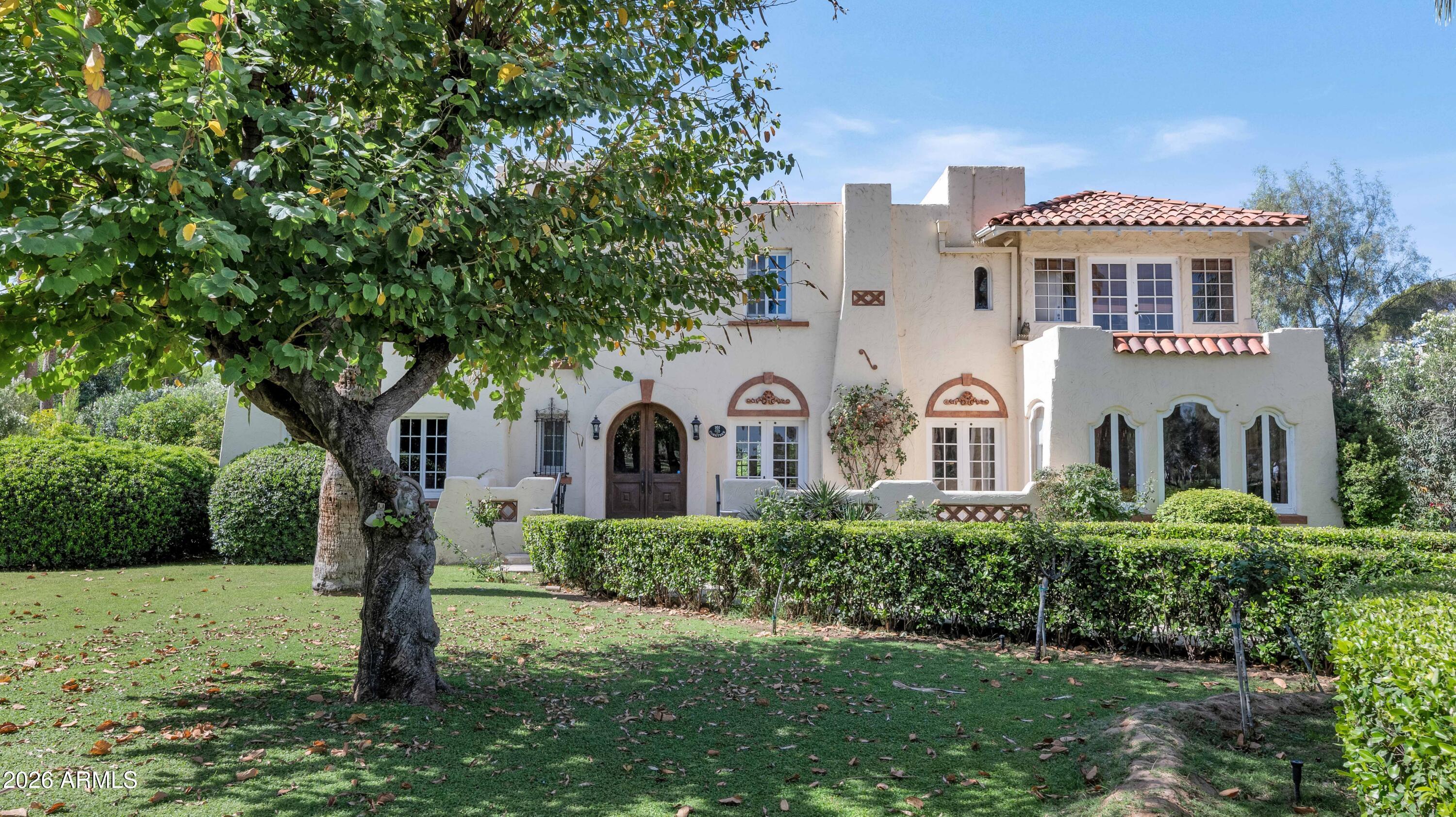161 E COUNTRY CLUB Drive