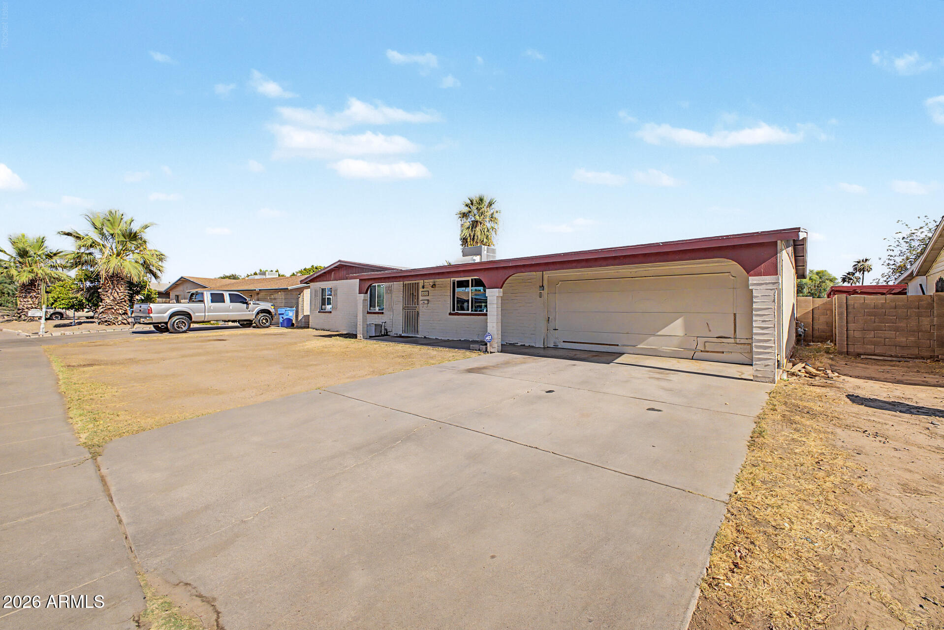 3833 W VOGEL Avenue