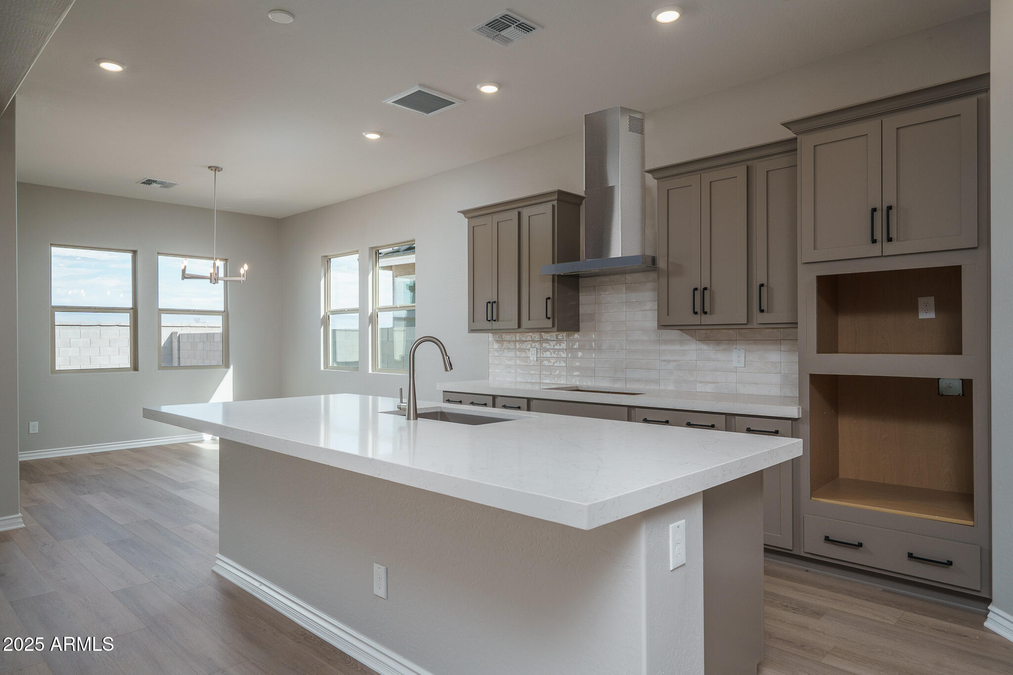 18738 W WESTVIEW Street