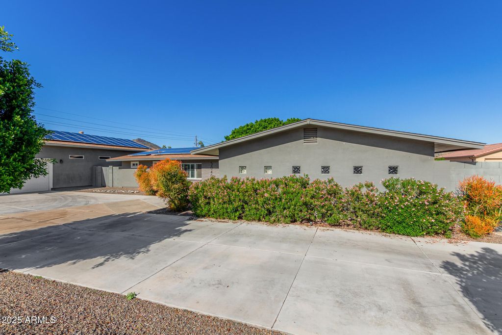 Photo of 5040 W Misty Willow Lane, Glendale, AZ 85310 (MLS # 6951289)