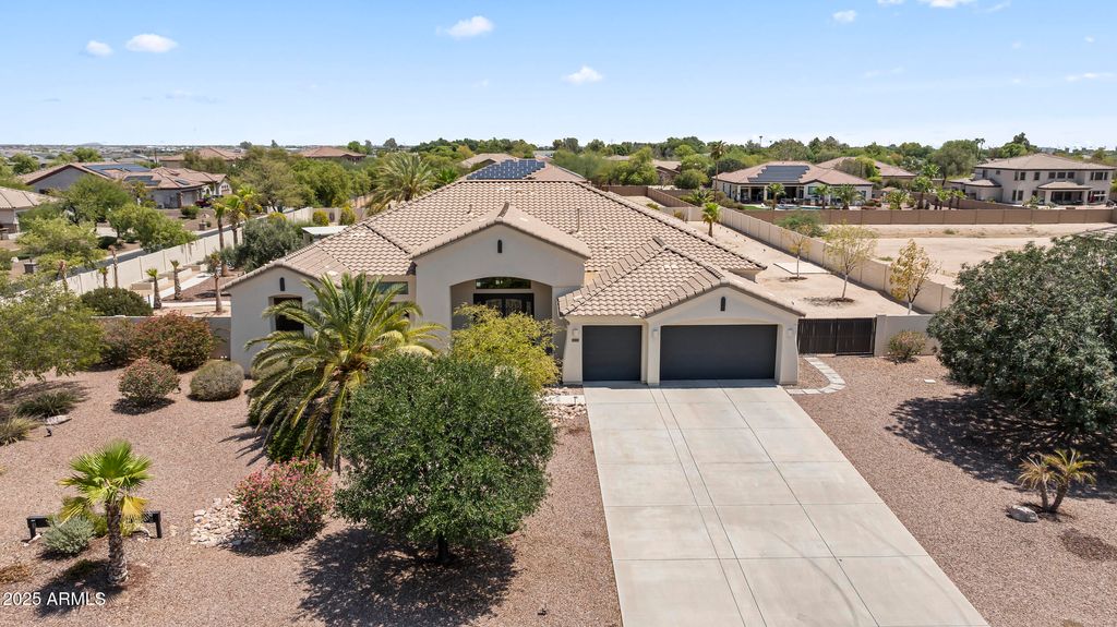 Photo of 10417 N 180th Drive, Waddell, AZ 85355 (MLS # 6907081)