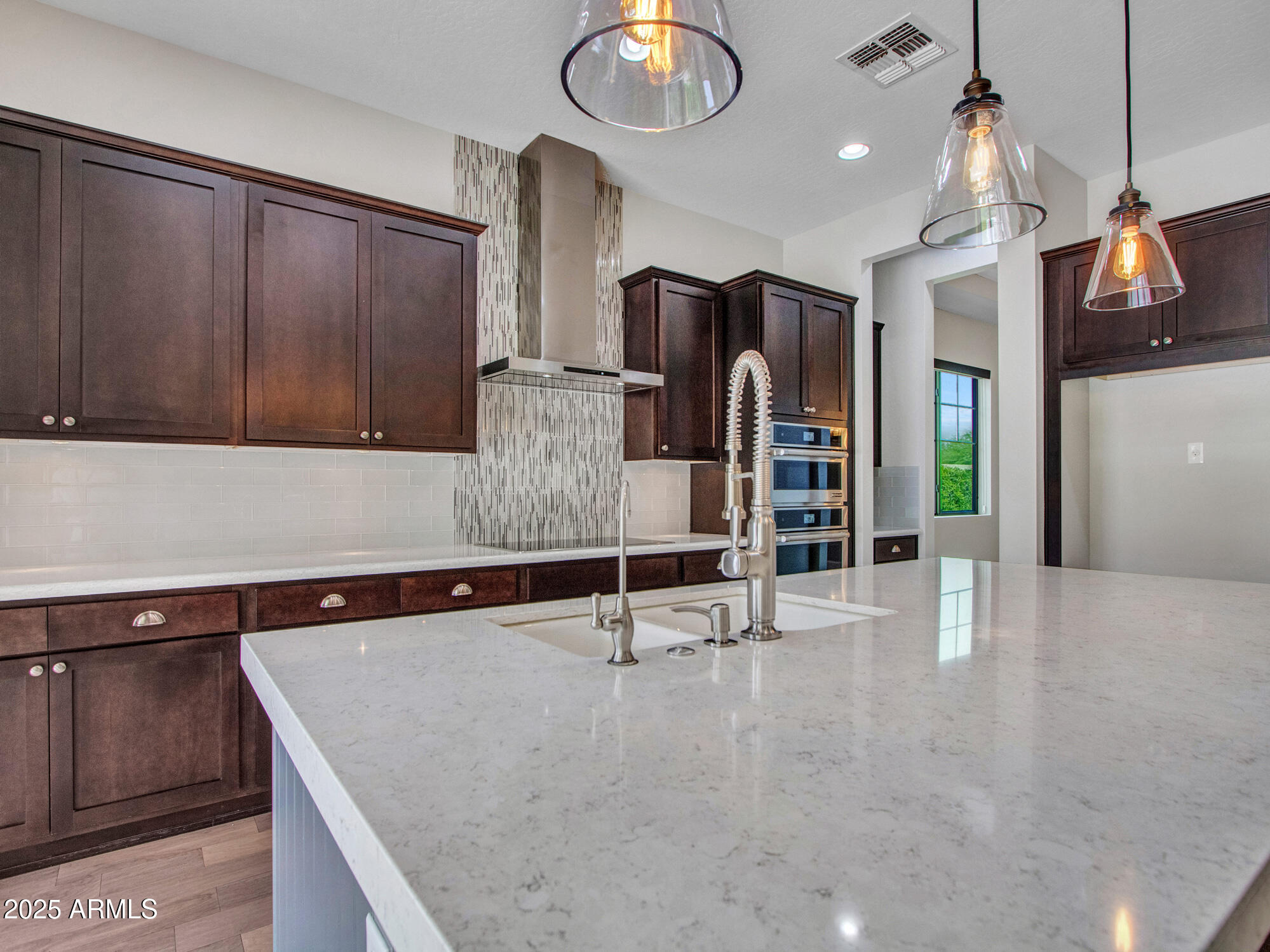 3809 E LYNX Place