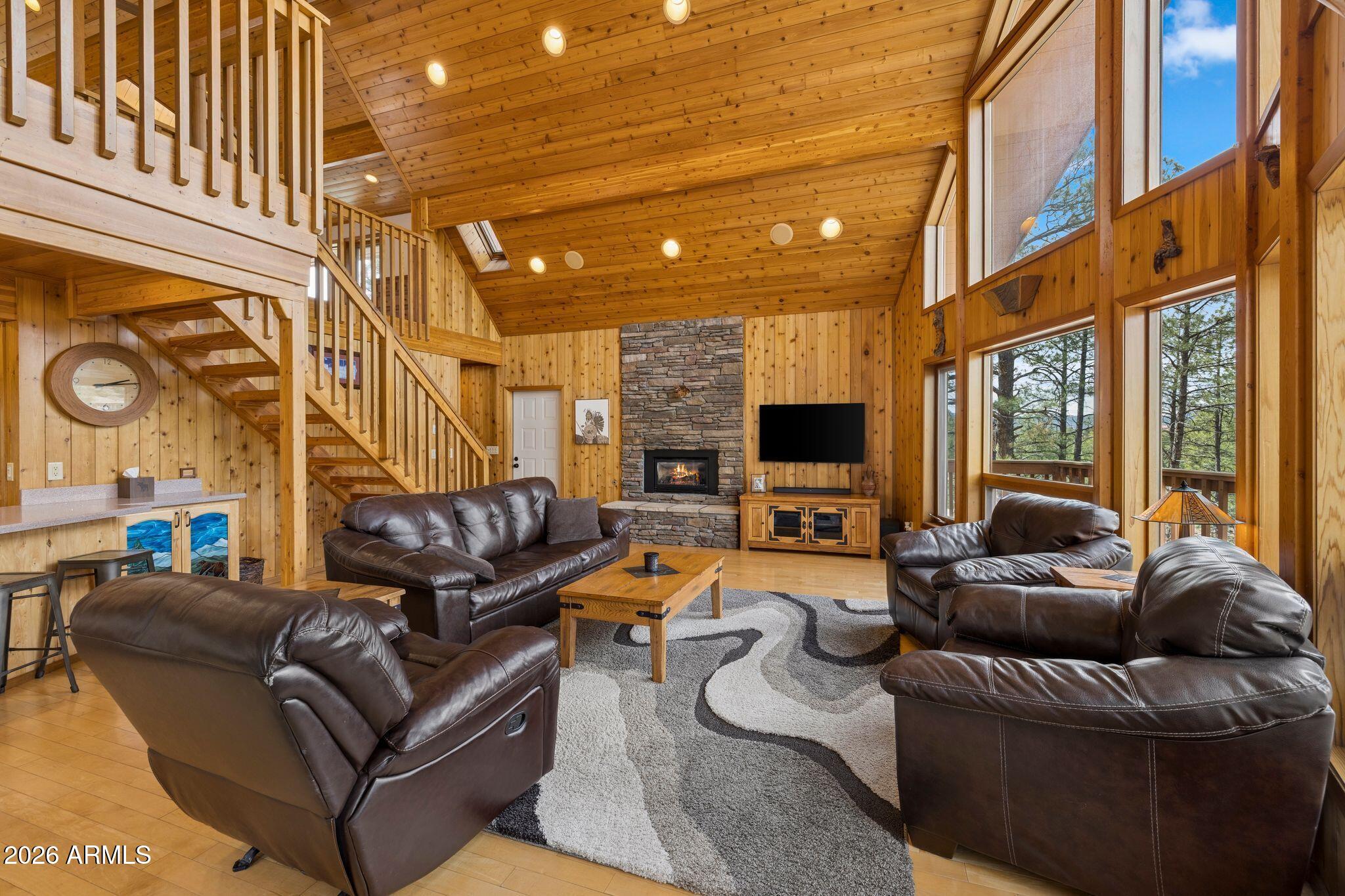 35 E COLONELS Way