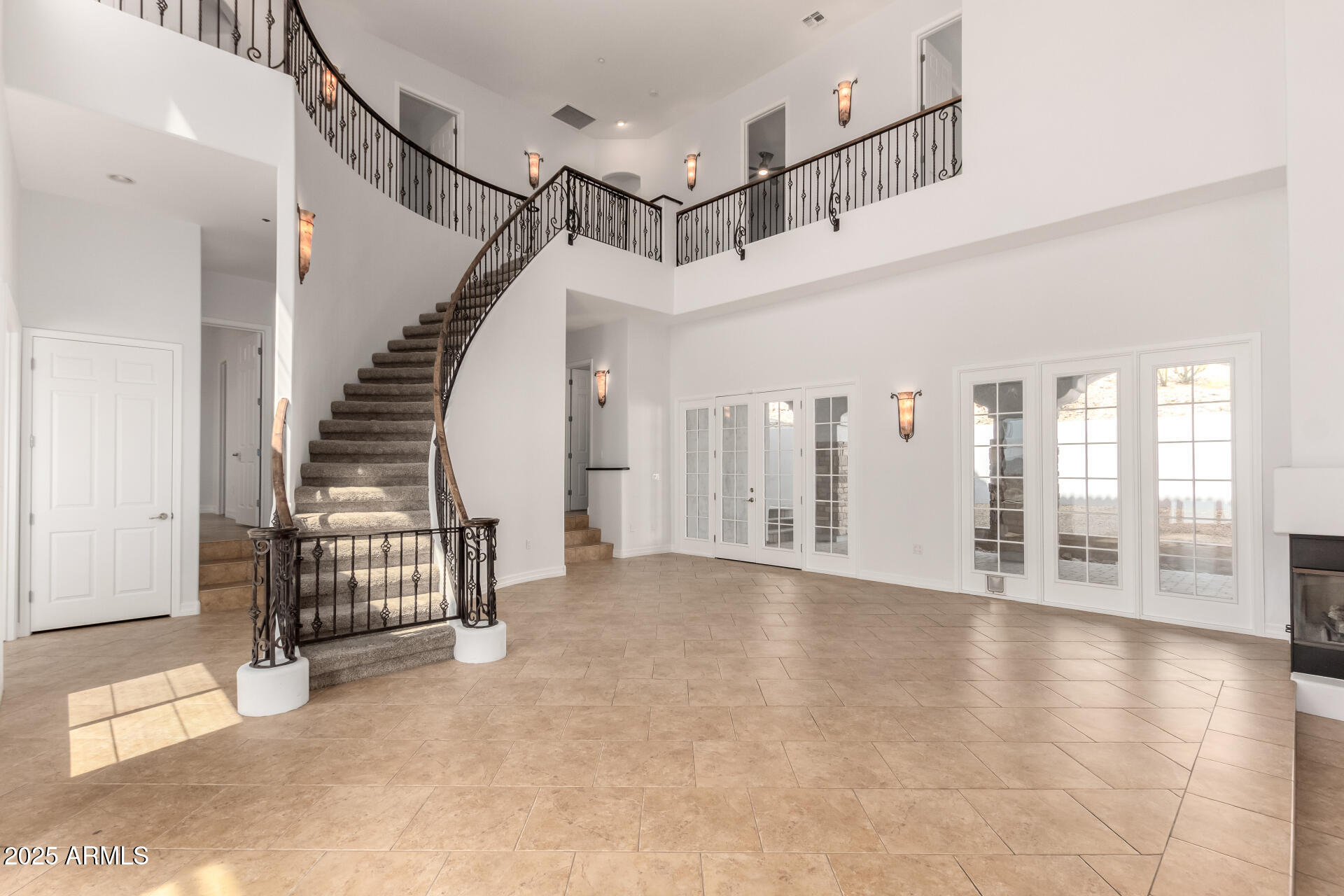 2110 E KERRY Lane