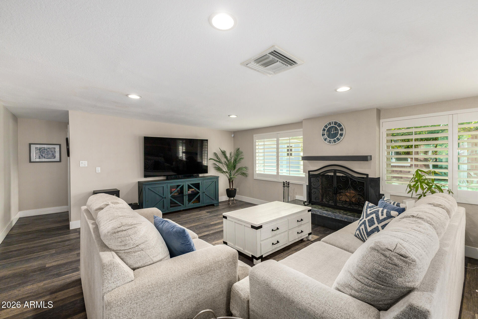 1115 W SAN MIGUEL Avenue