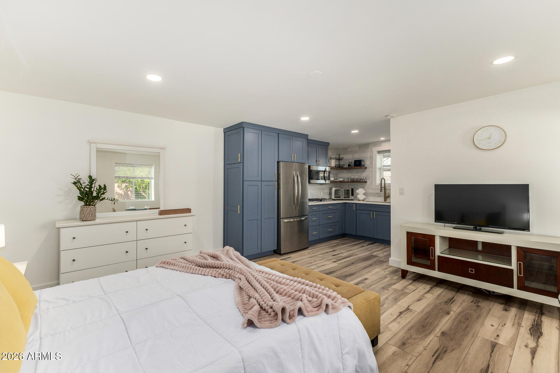 1115 W SAN MIGUEL Avenue