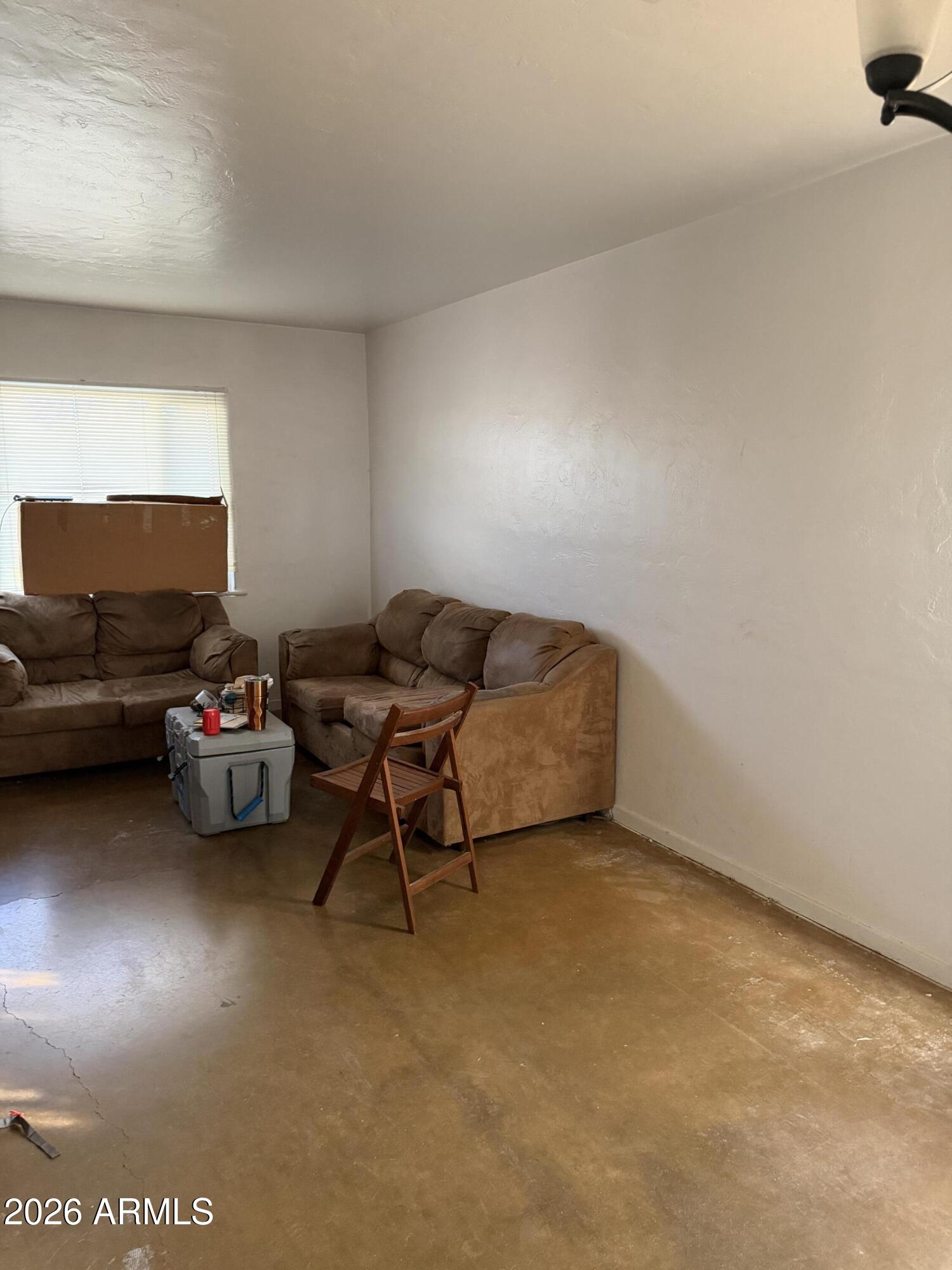 950 W ROMA Avenue