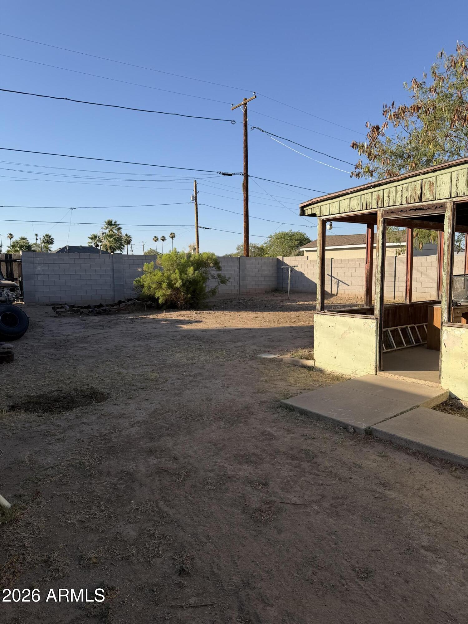 950 W ROMA Avenue