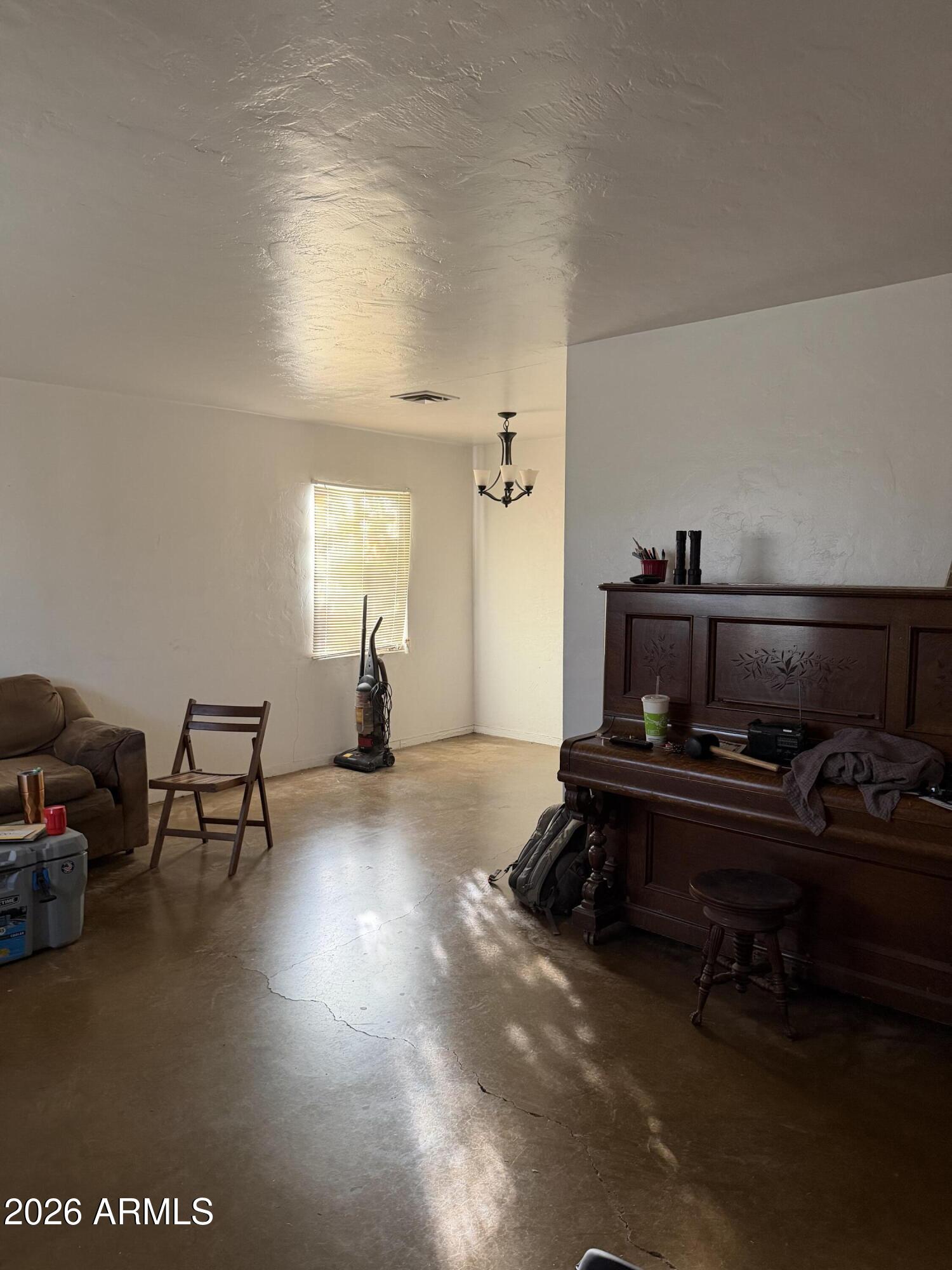 950 W ROMA Avenue