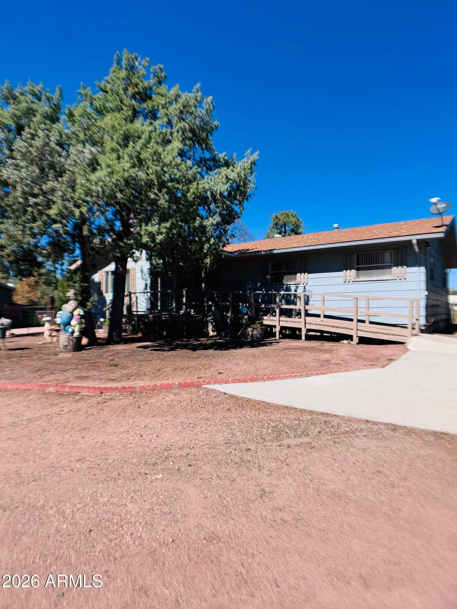 308 E JUNIPER Street