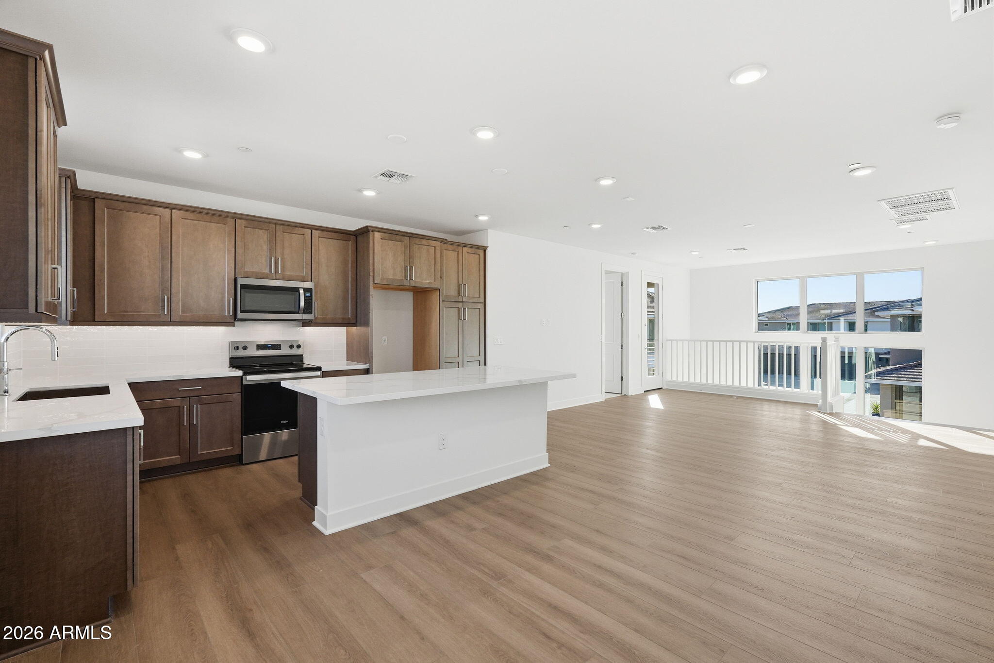 2121 W Sonoran Desert Drive 76