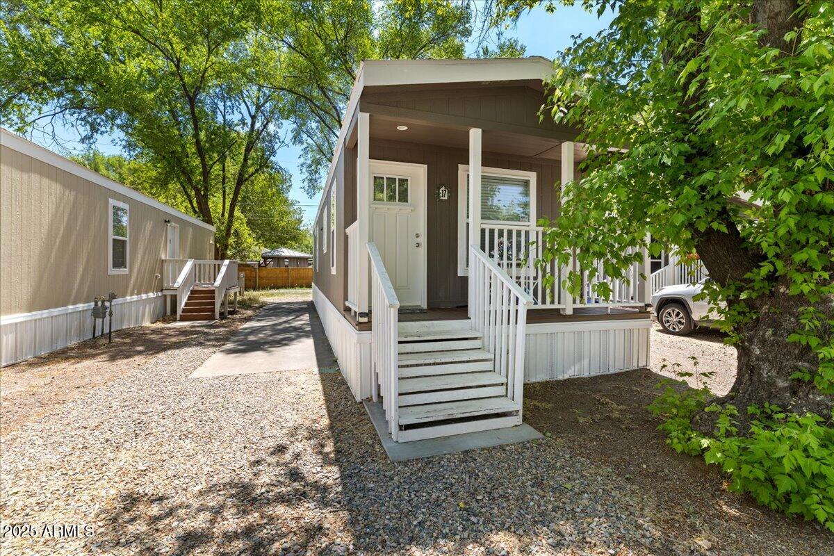 689 Whipple Street 17