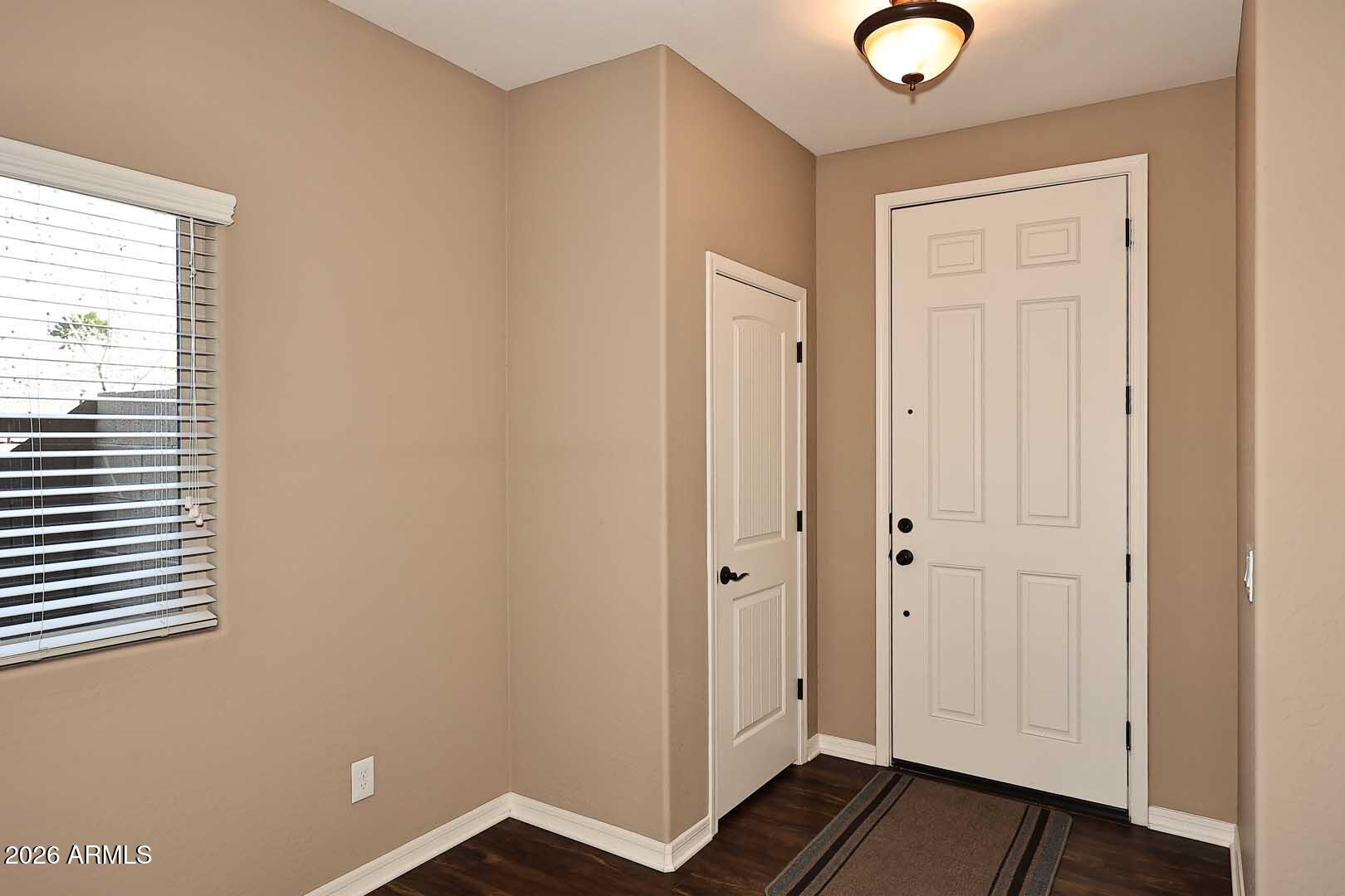 784 W LEADWOOD Avenue