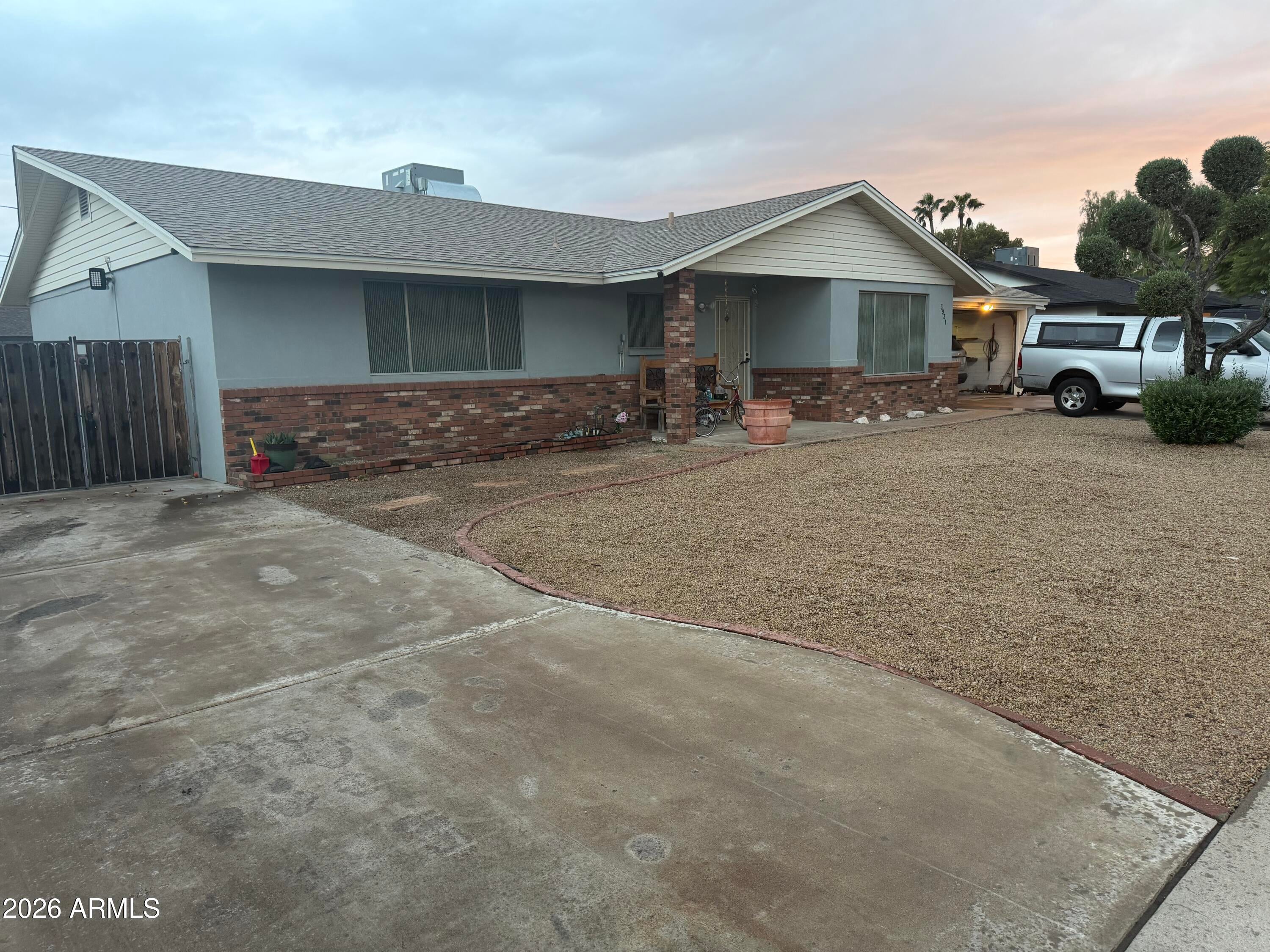 3931 E DESERT COVE Avenue