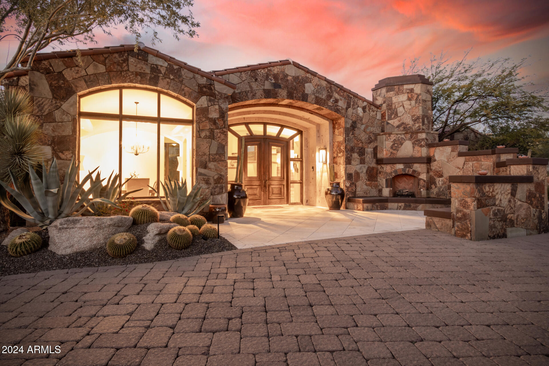 7552 E WHISPER ROCK Trail