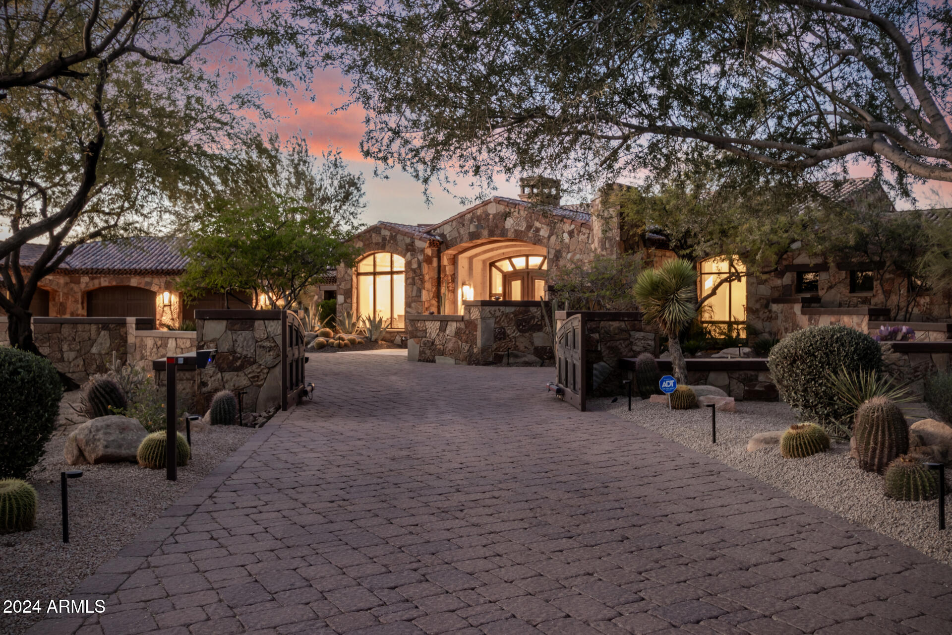 7552 E WHISPER ROCK Trail