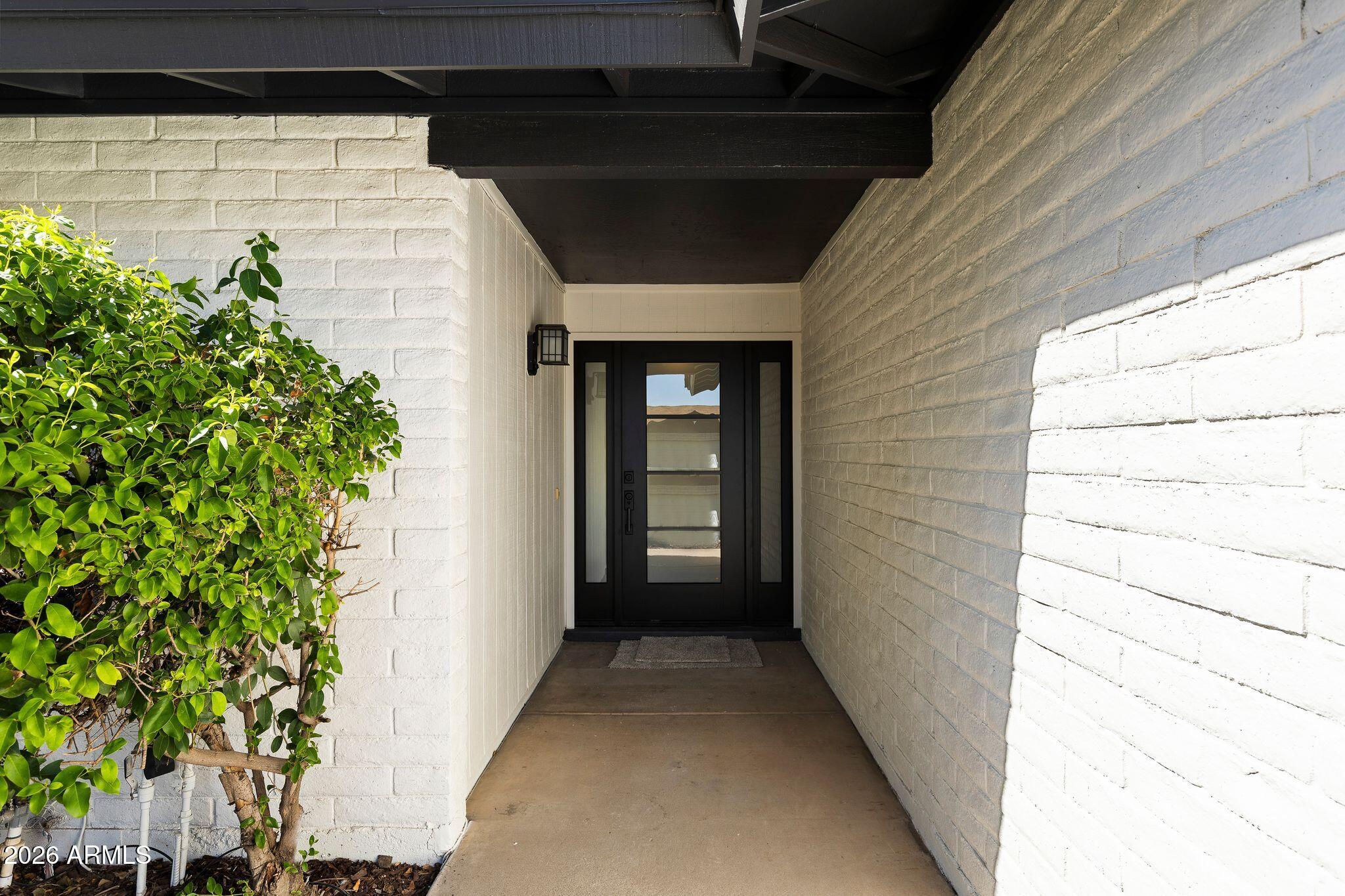 1202 W LOUGHLIN Drive