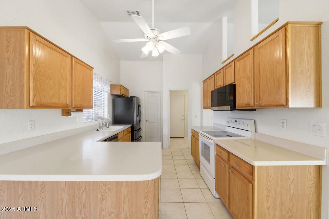 7947 E DES MOINES Street