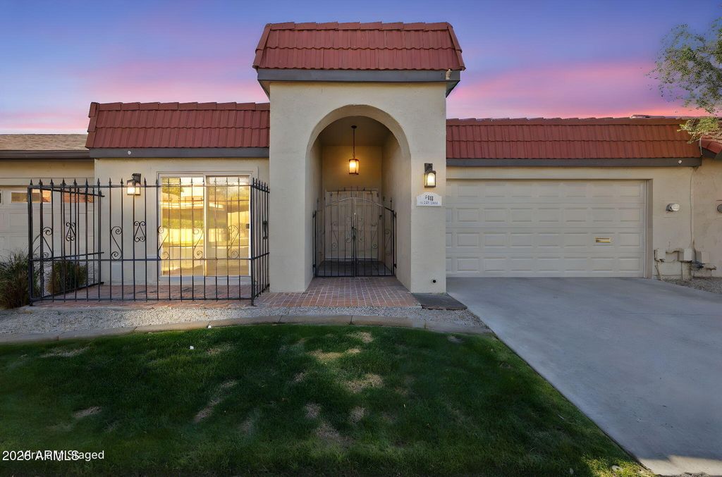 Photo of 7901 E Plaza Avenue, Scottsdale, AZ 85250 (MLS # 6970604)