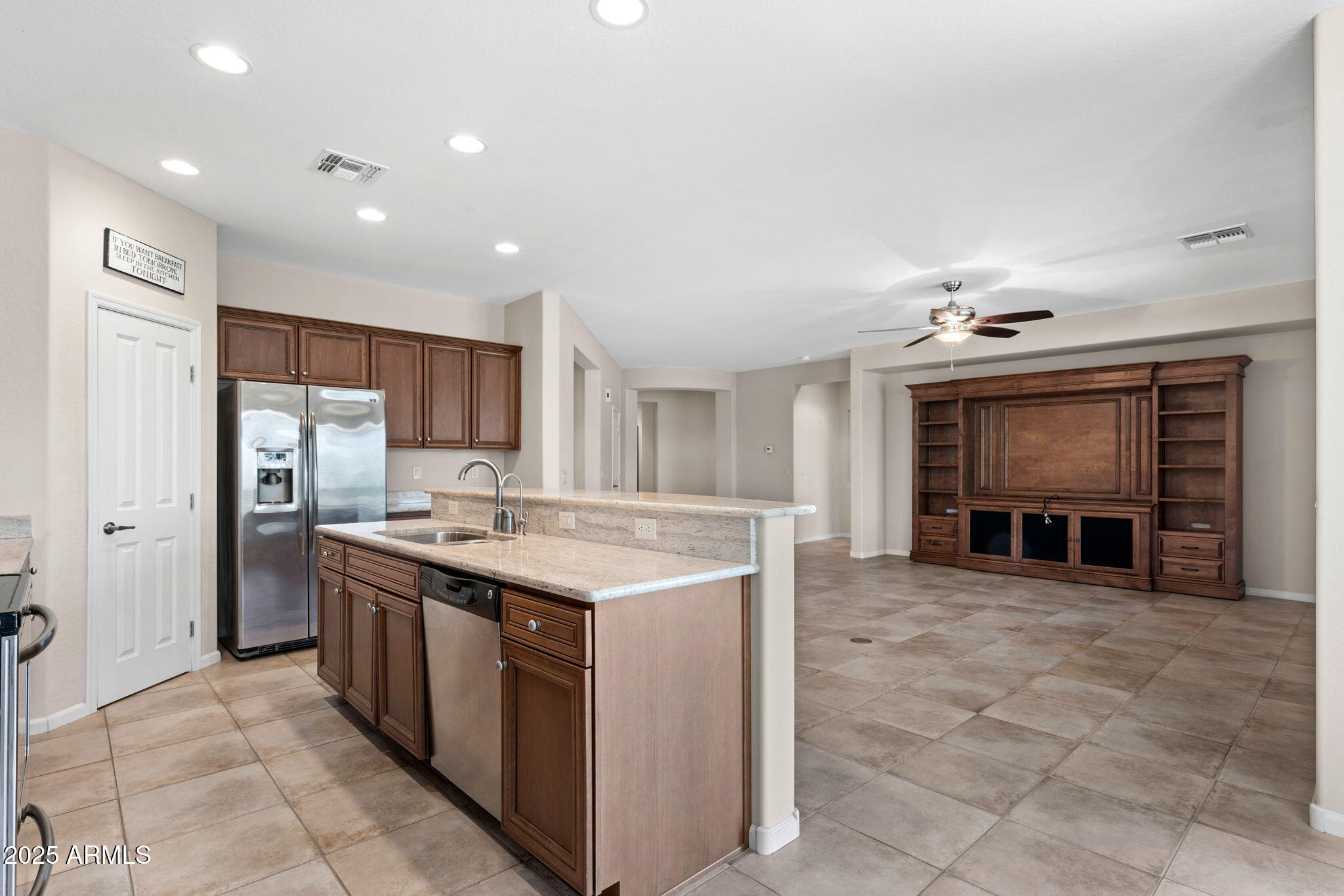 5420 N COMANCHE Drive