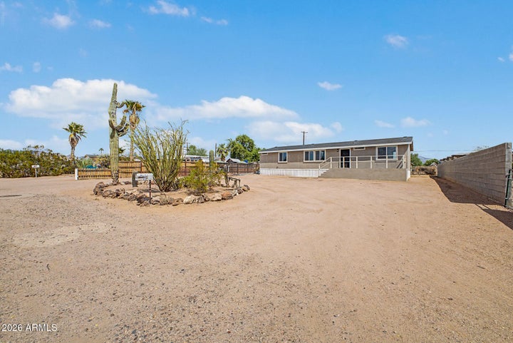 Photo 1 of 26 — 645 S CORNWALL Drive, Apache Junction, AZ 85120