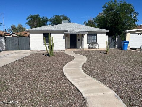 Photo of 1006 E Weldon Avenue, Phoenix, AZ 85014 (MLS # 6936808)