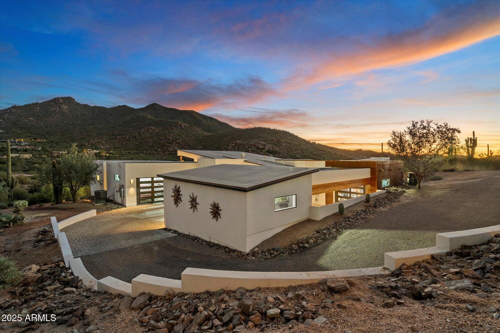 6760 E SKYLINE Drive