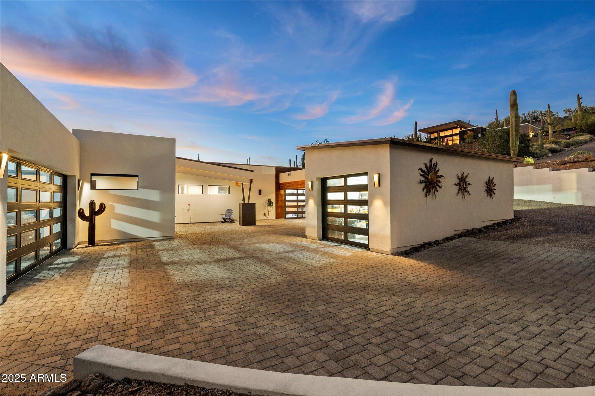 6760 E SKYLINE Drive