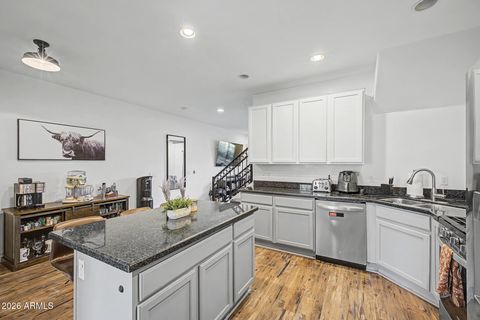 Photo of 3422 E Avalon Drive, Phoenix, AZ 85018 (MLS # 7003566)
