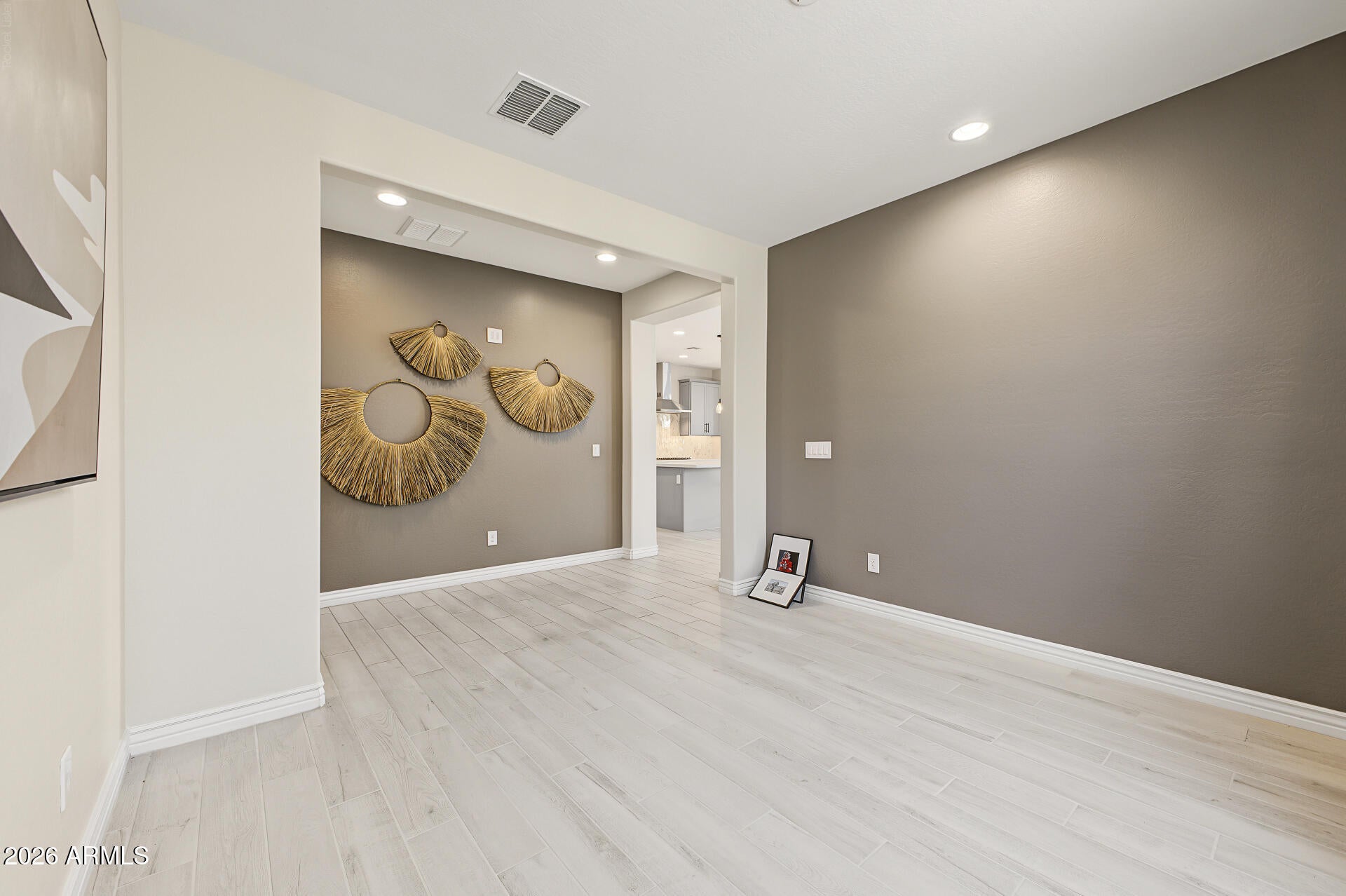 8924 W VERMONT Avenue