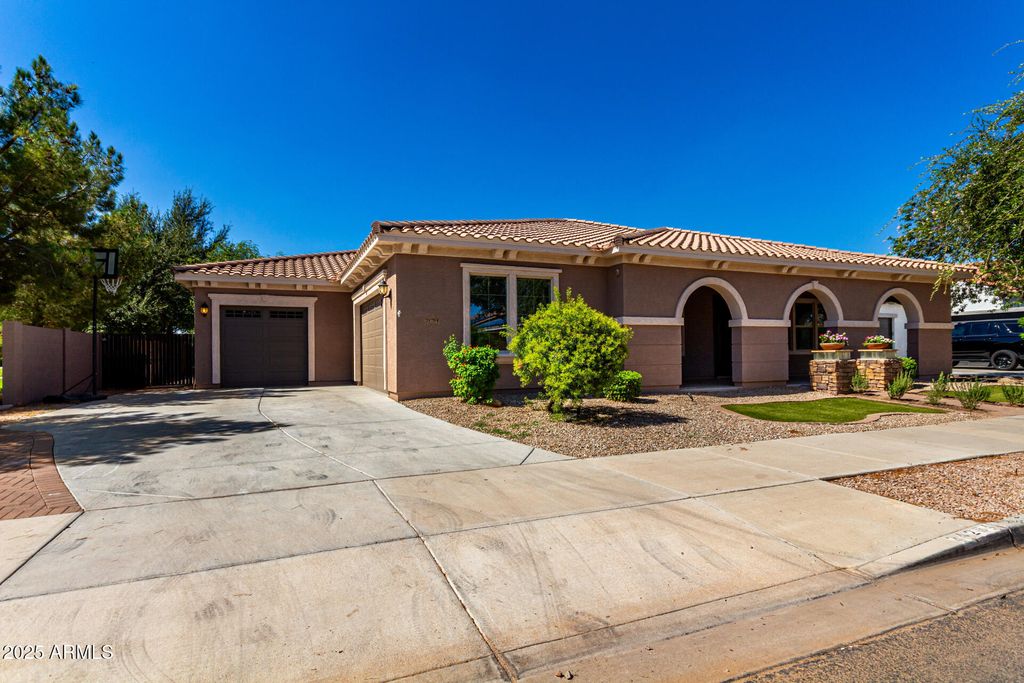 Photo of 24284 S 211th Street, Queen Creek, AZ 85142 (MLS # 6923731)
