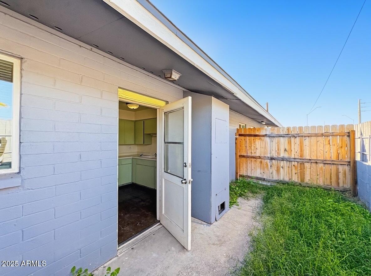 513 E Hatcher Road 9