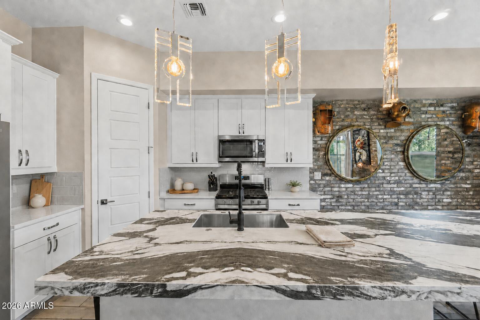 5041 E WOODRIDGE Drive