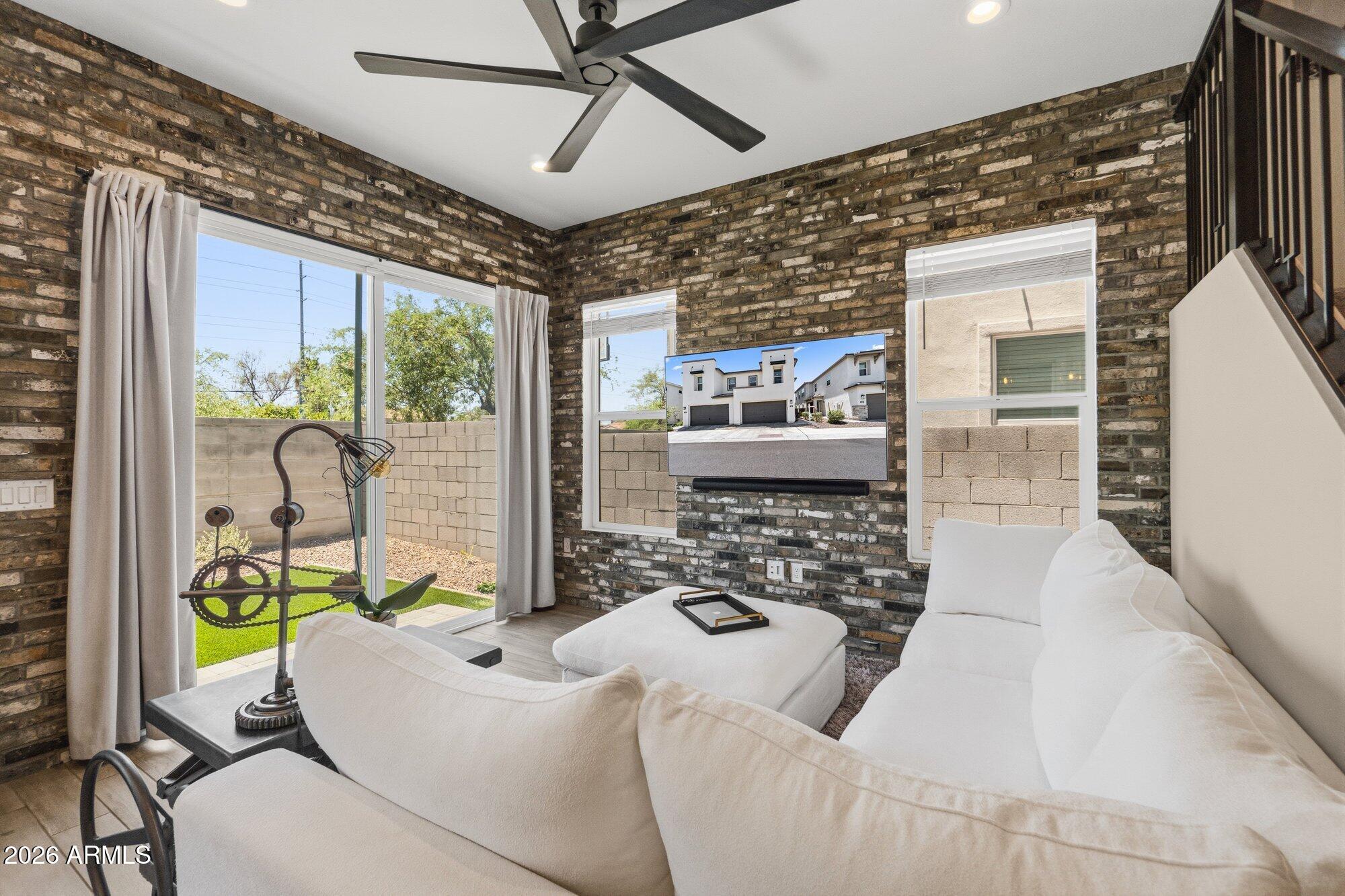 5041 E WOODRIDGE Drive