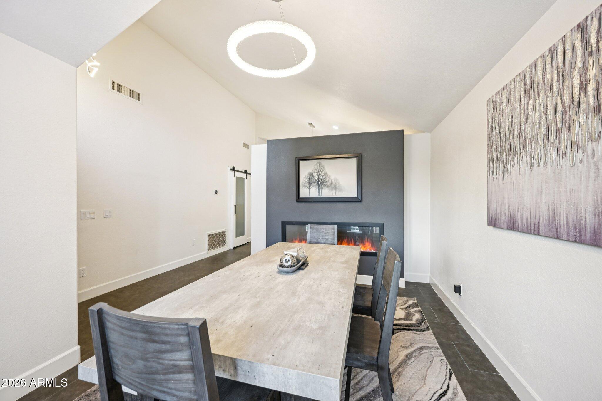 6560 E SADDLEBACK Street