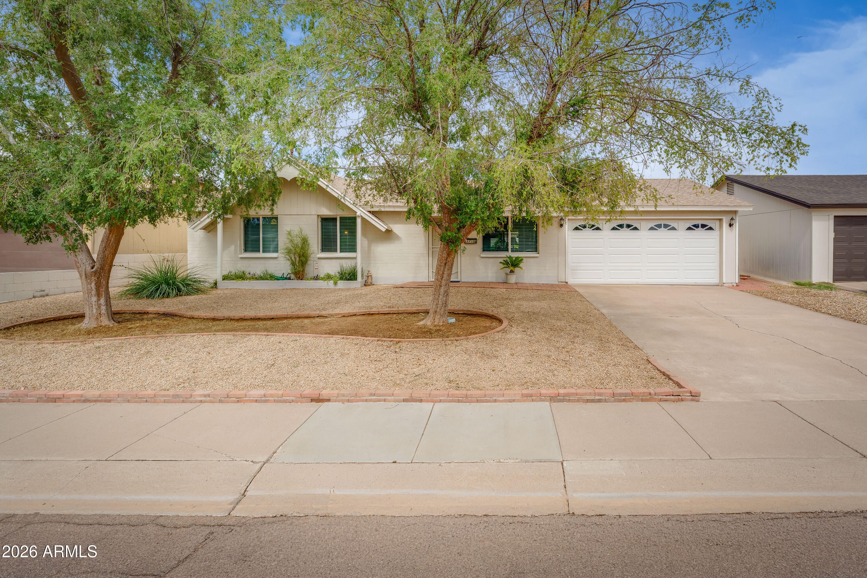 3710 E LUDLOW Drive