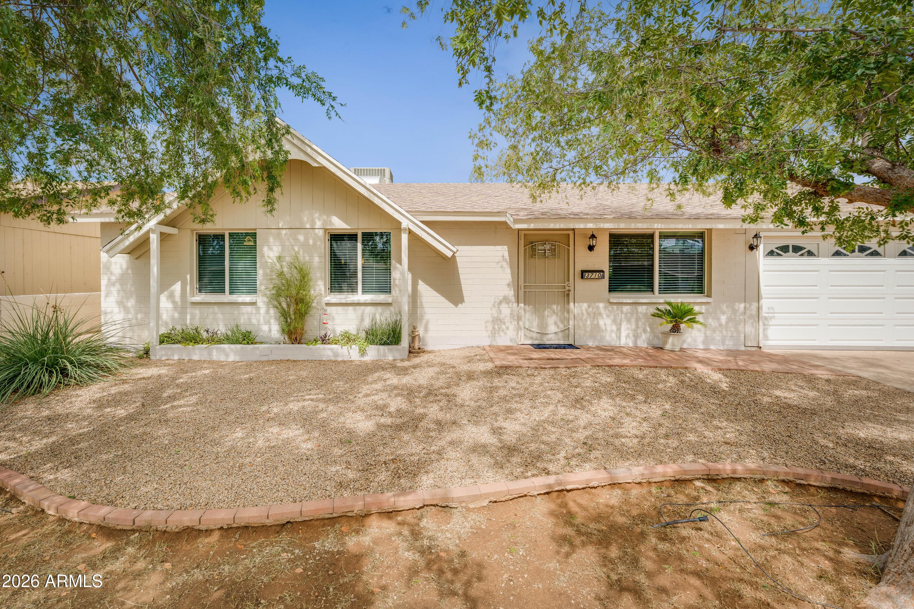 3710 E LUDLOW Drive