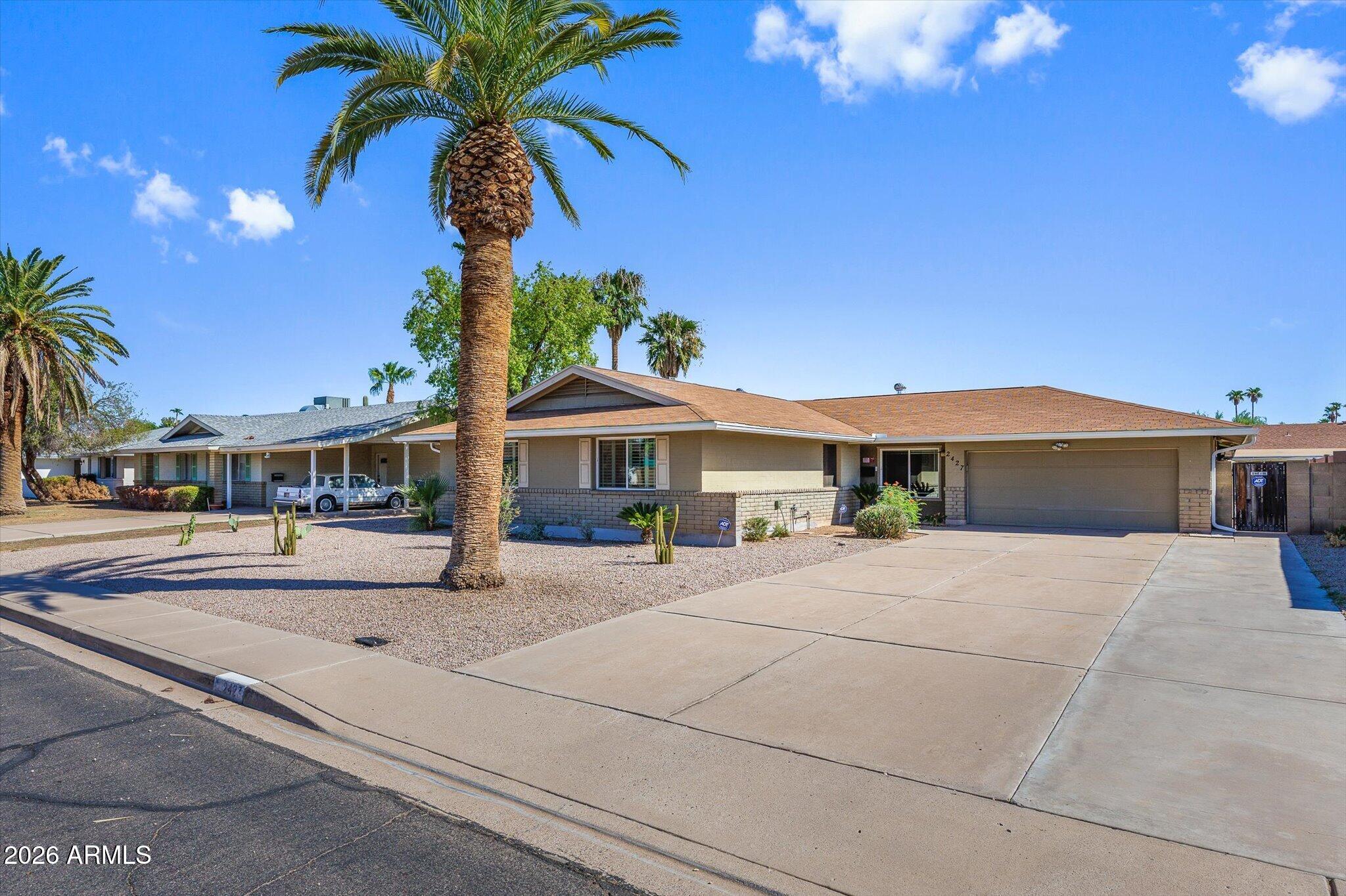 2427 E DEL RIO Drive