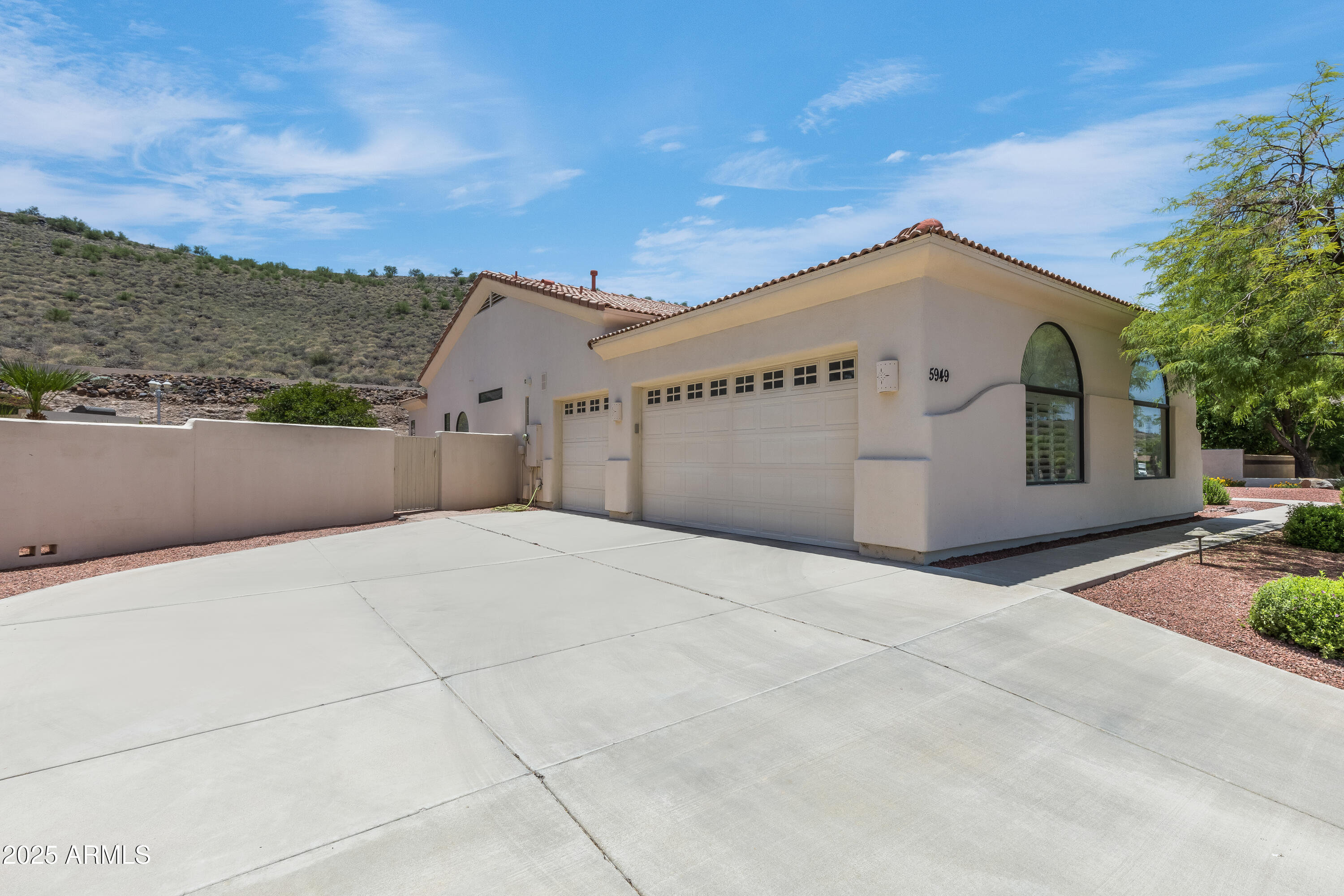 5949 W PINNACLE HILL Drive