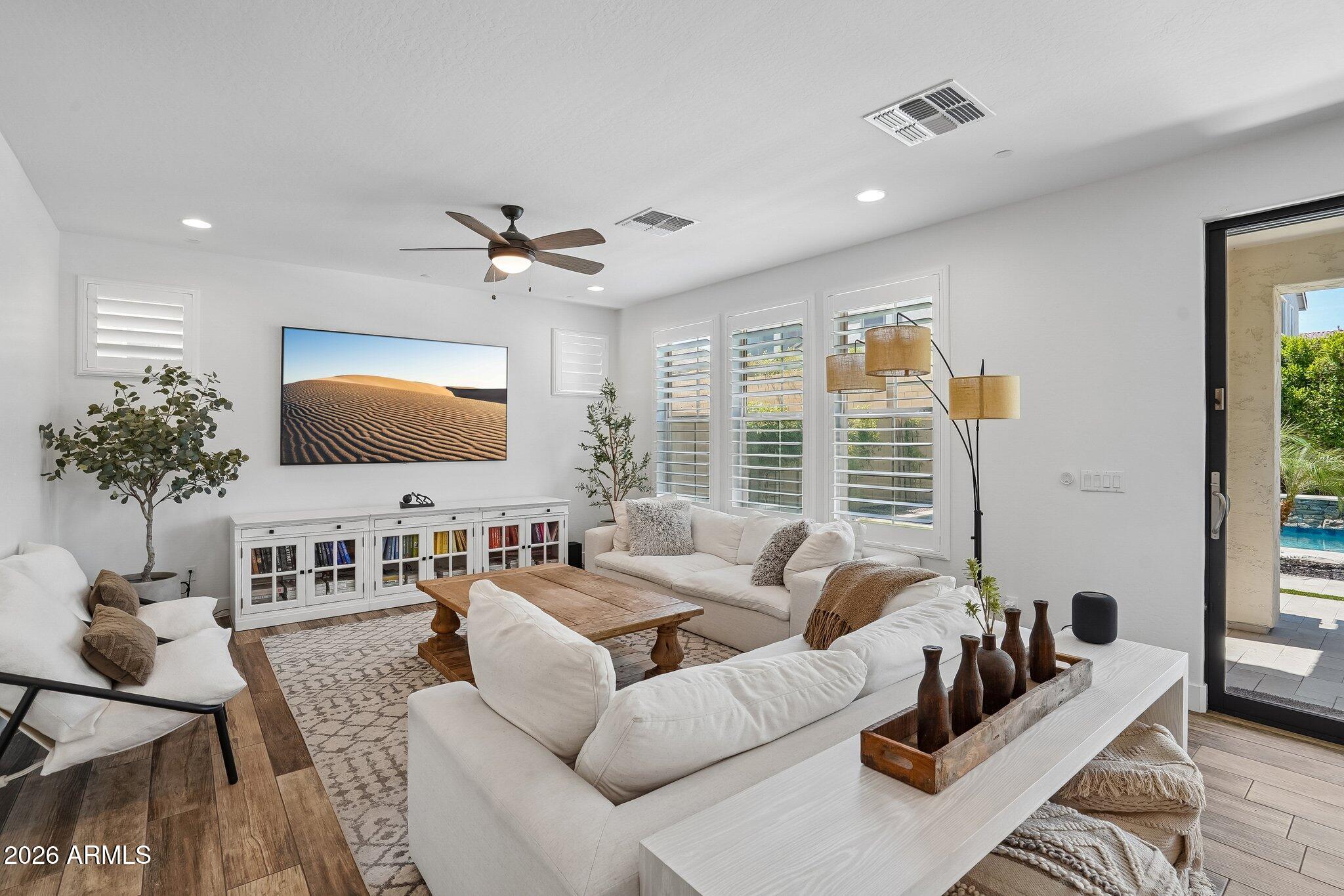 814 E DEER CREEK Road